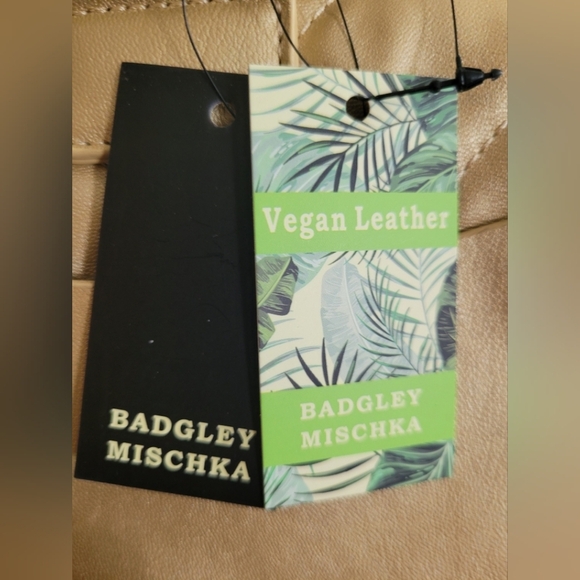 Badgley MISCHKA Elegant Gold Quilted Handbag W/PEARL HANDLE - Picture 9 of 11